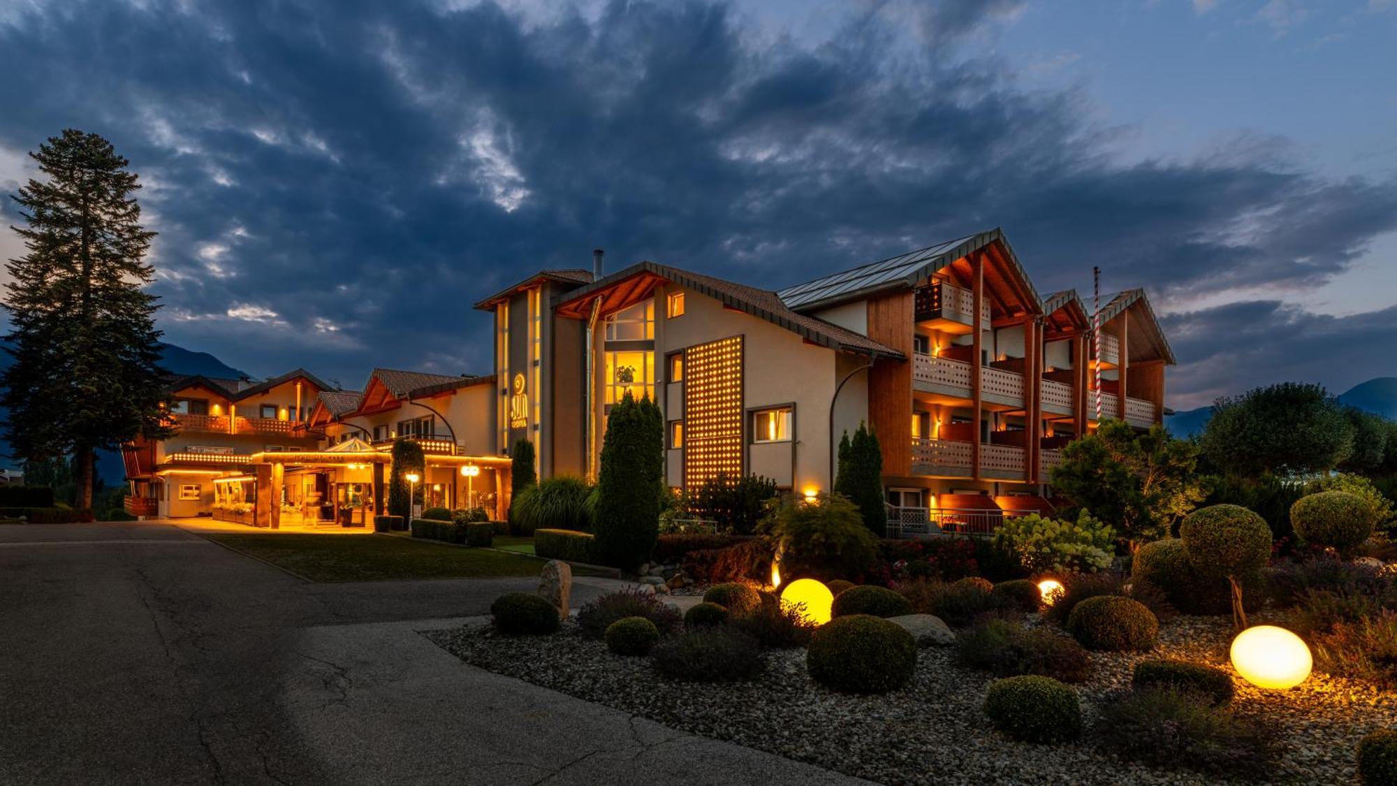 Hotel Sun Natz-Schabs エクステリア 写真